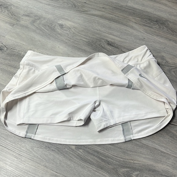 Nike white tennis skort size XL - Picture 8 of 8
